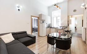 Grand Apartment at New York Café